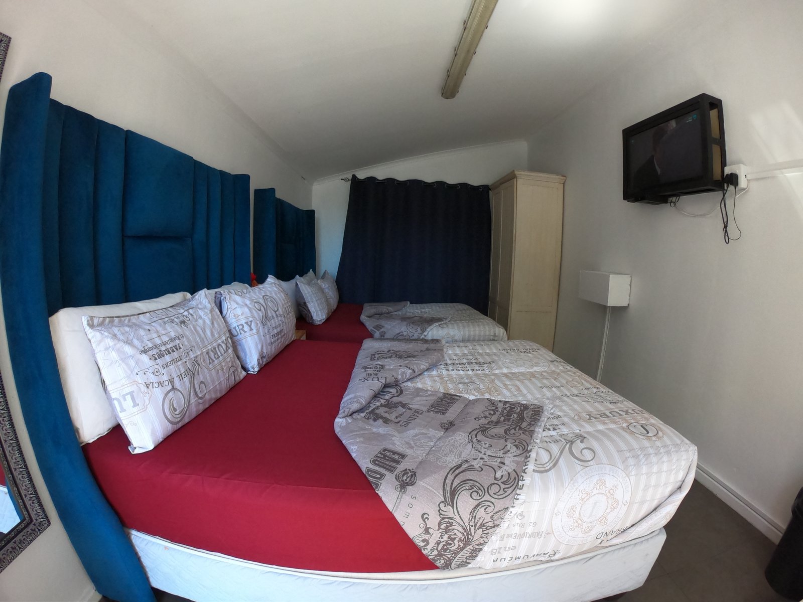 Family room at Galaxy Sleep N Go in Goodwood, with multiple beds and ample space for groups